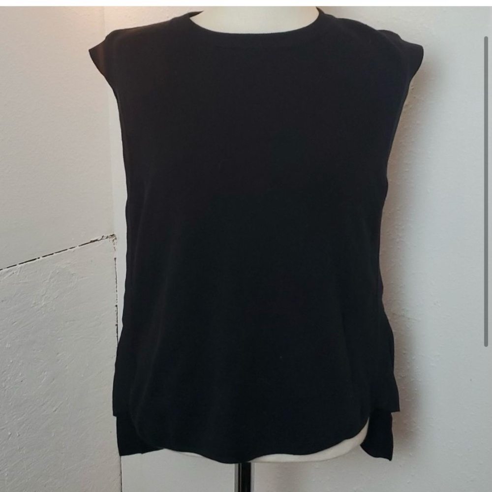 Every Stitch Considered Nike sleeveless black sweater - Medium